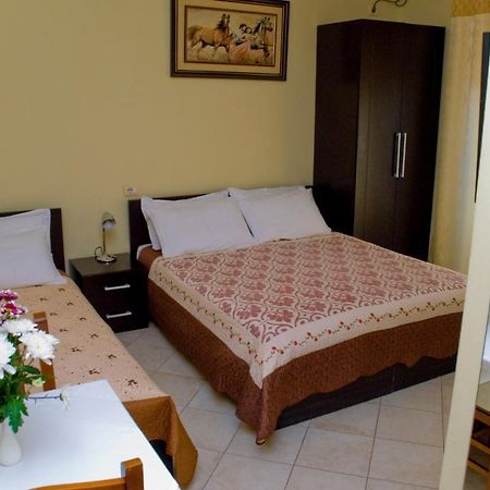 Hotel 4 Stinet Vlore Bagian luar foto