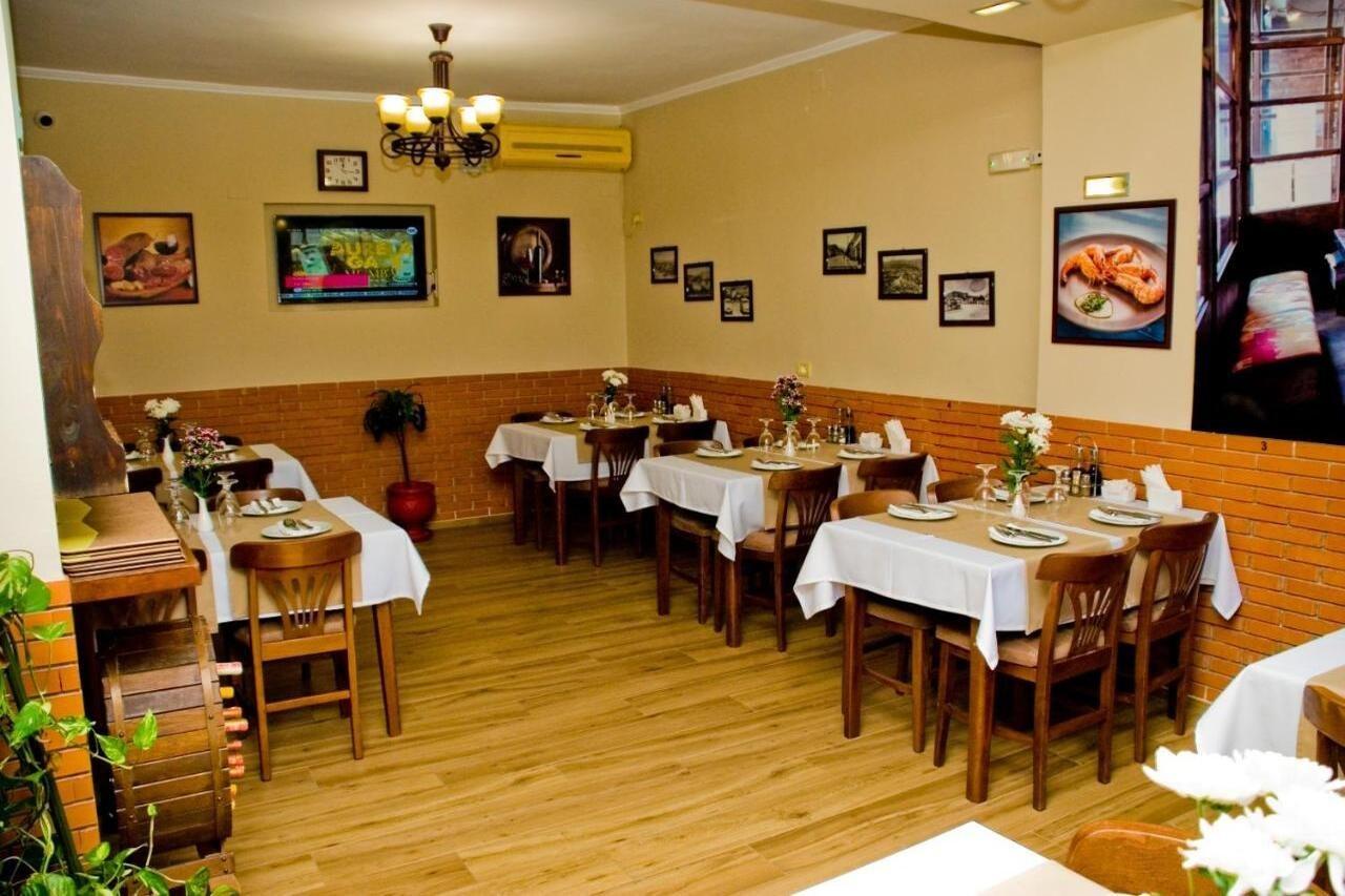 Hotel 4 Stinet Vlore Bagian luar foto