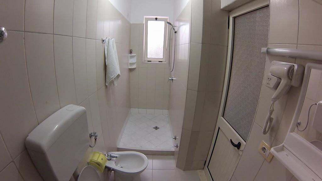 Hotel 4 Stinet Vlore Bagian luar foto