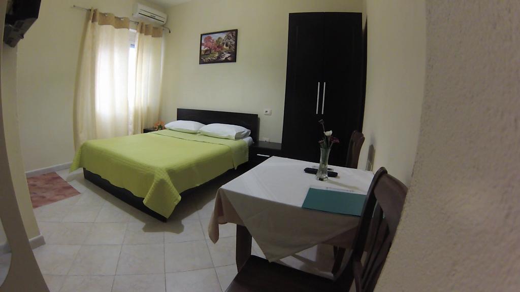 Hotel 4 Stinet Vlore Bagian luar foto