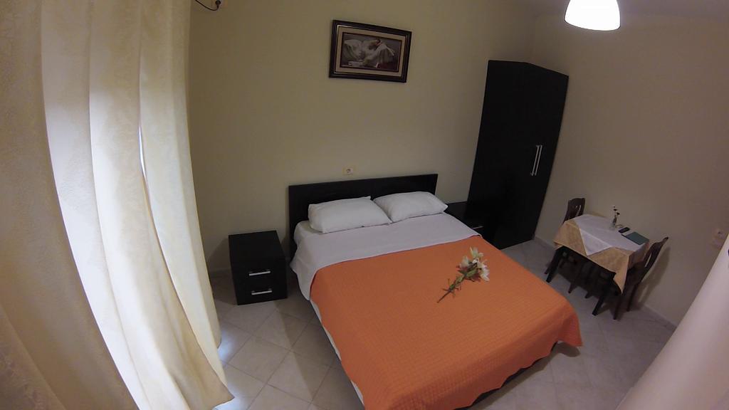 Hotel 4 Stinet Vlore Bagian luar foto