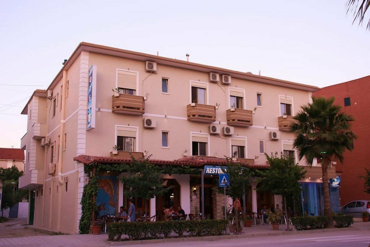 Hotel 4 Stinet Vlore Bagian luar foto