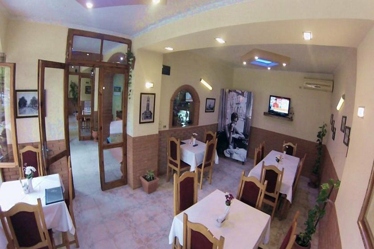 Hotel 4 Stinet Vlore Bagian luar foto