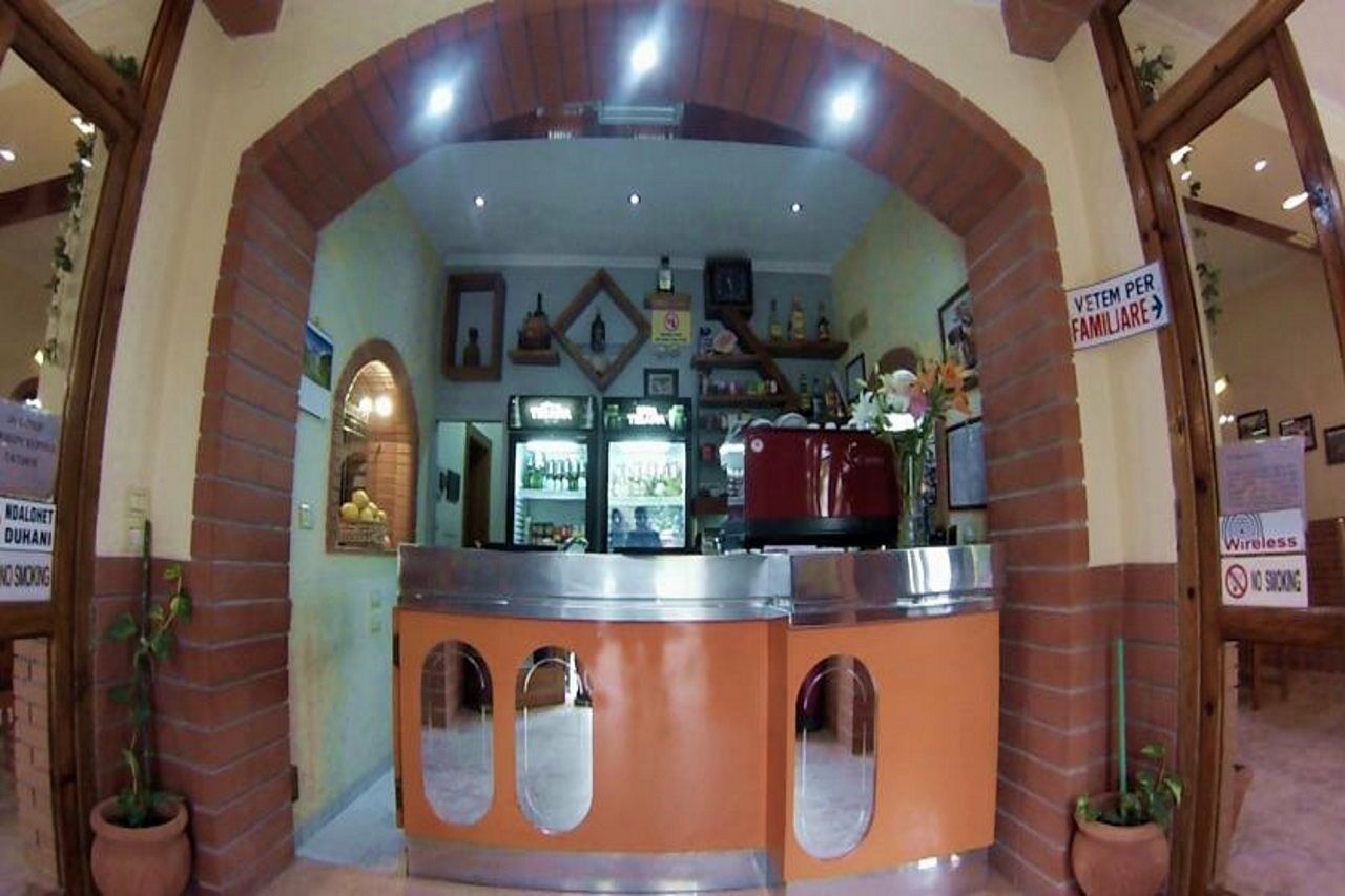 Hotel 4 Stinet Vlore Bagian luar foto