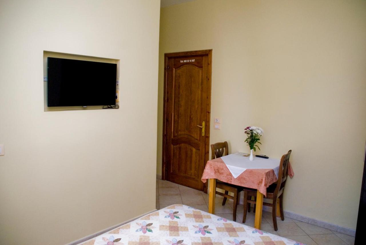 Hotel 4 Stinet Vlore Bagian luar foto