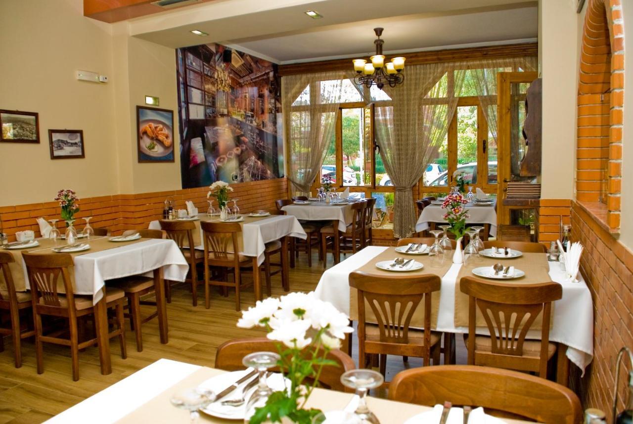 Hotel 4 Stinet Vlore Bagian luar foto