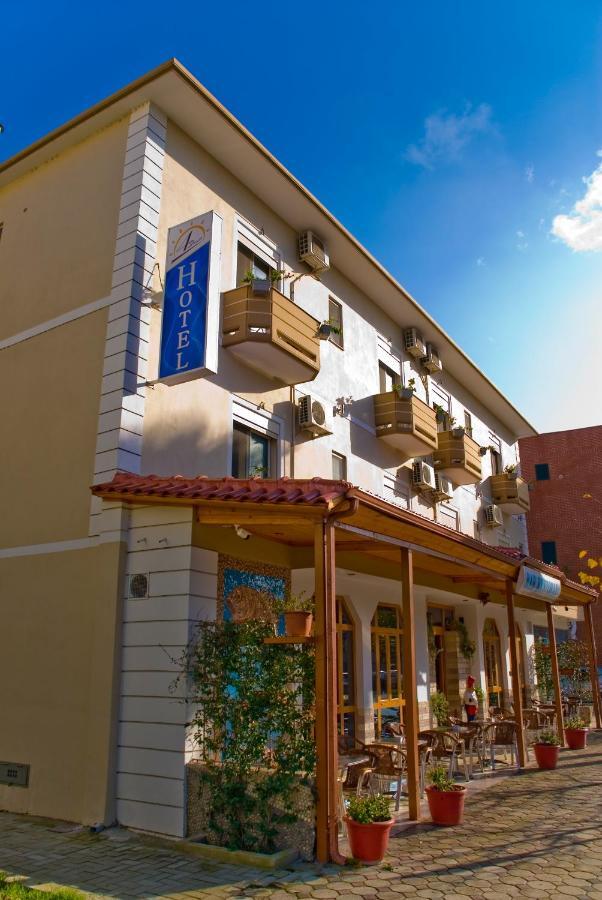 Hotel 4 Stinet Vlore Bagian luar foto